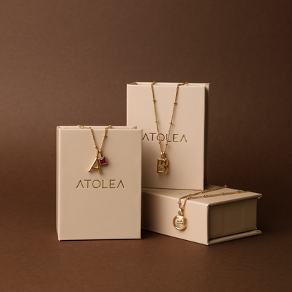 Collar con dije de inicial y piedra de nacimiento