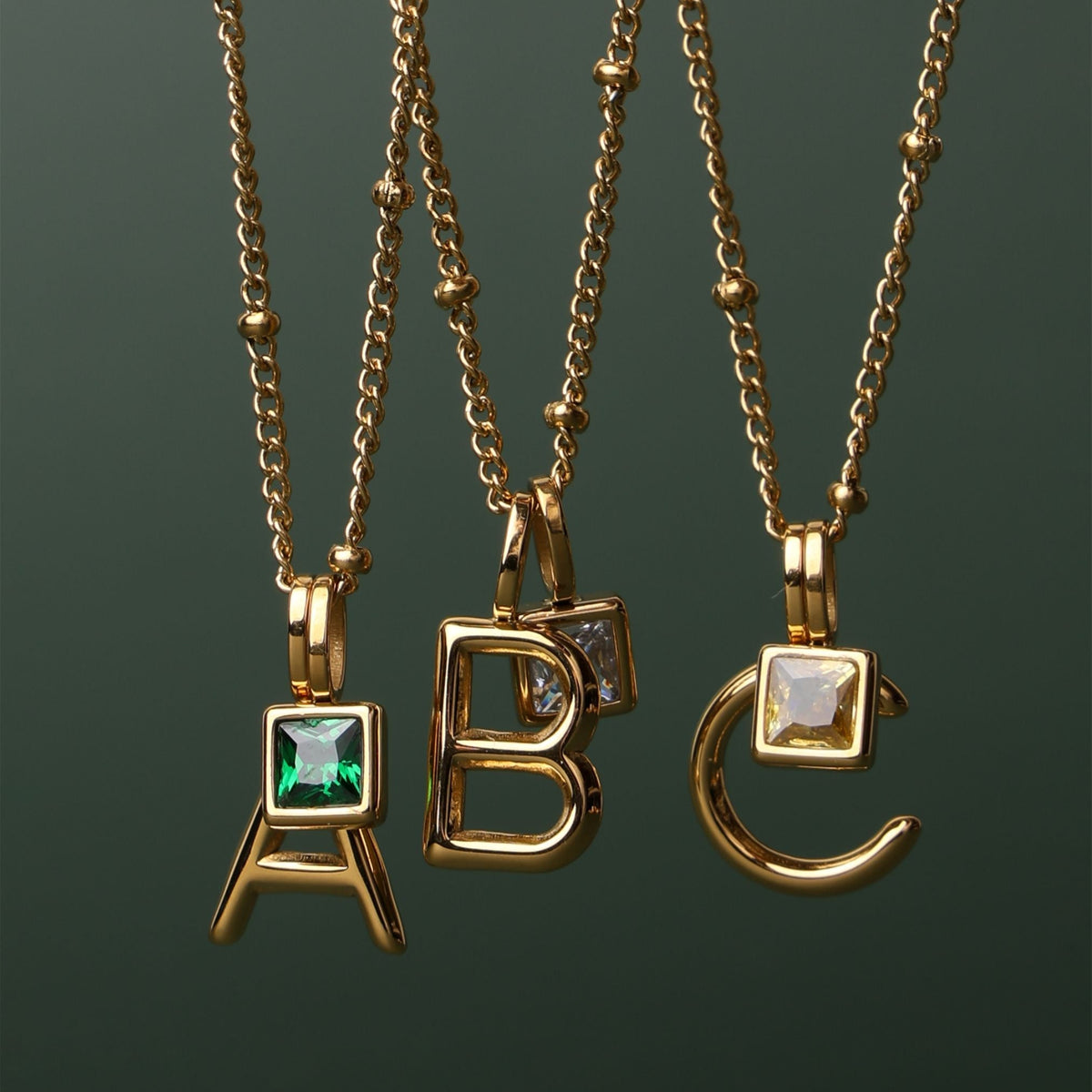 Collar con dije de inicial y piedra de nacimiento
