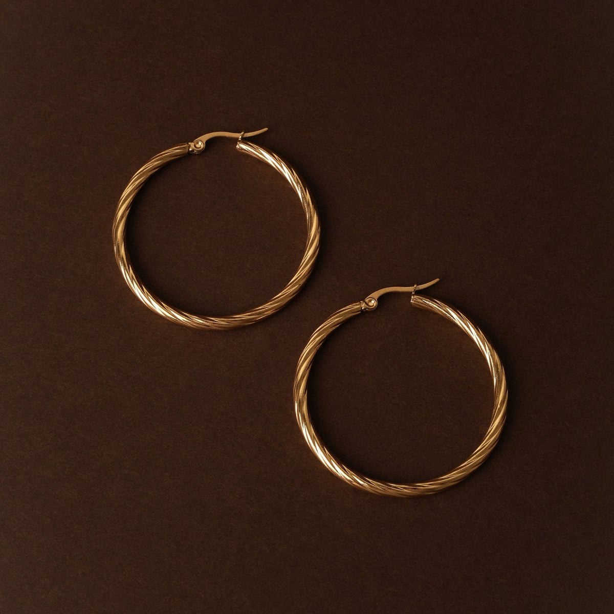 Aretes atrevidos trenzados