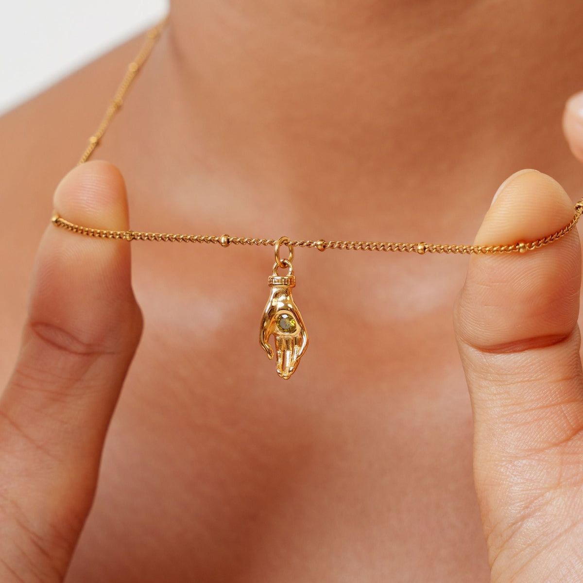Collar de mano guardiana