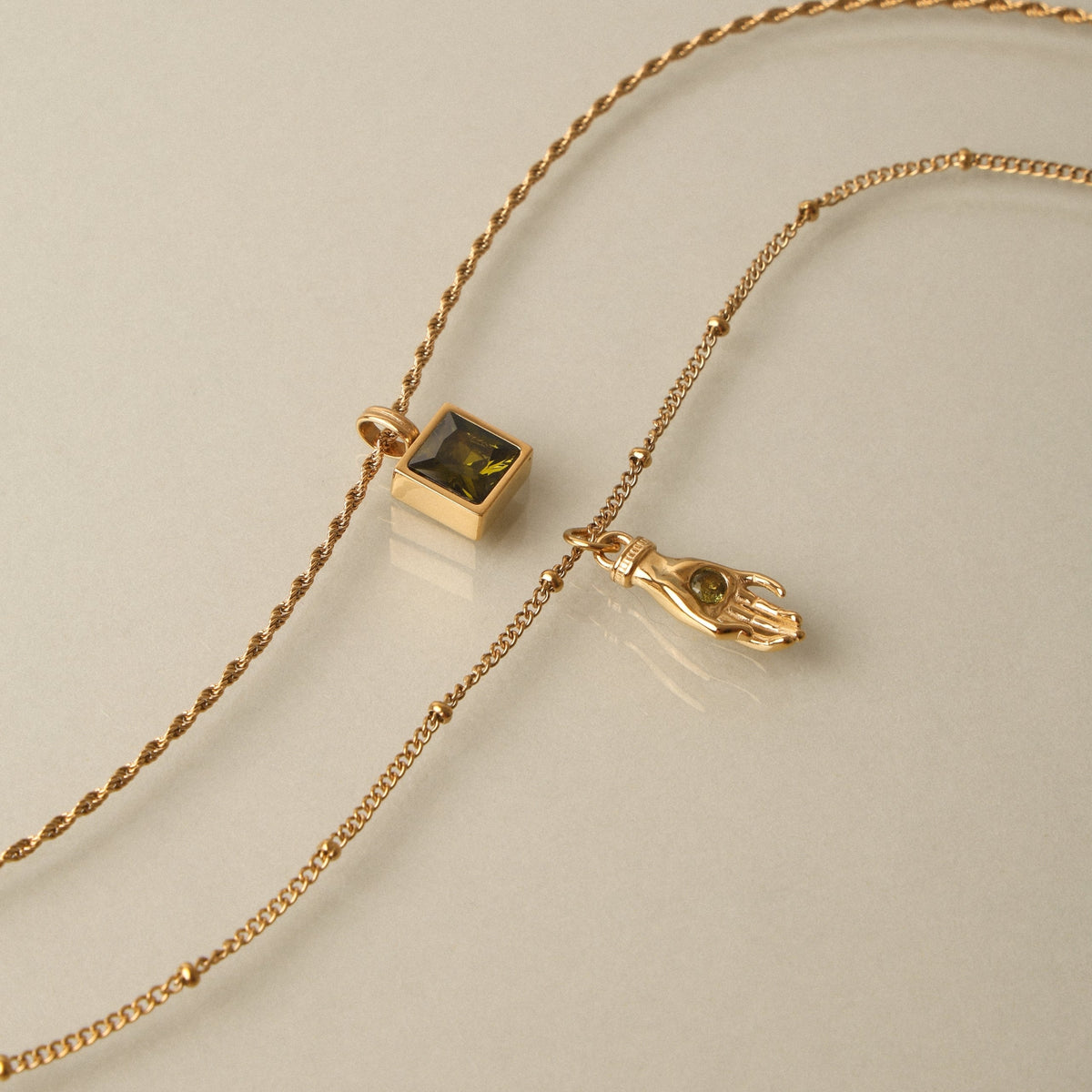 Collar de mano guardiana