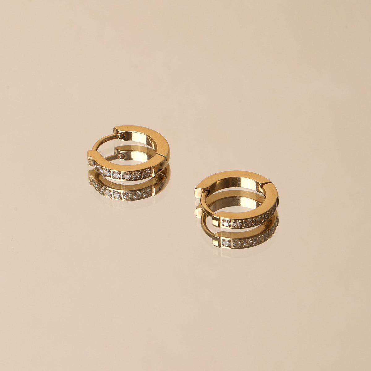 Pendientes pequeños de aro de oro