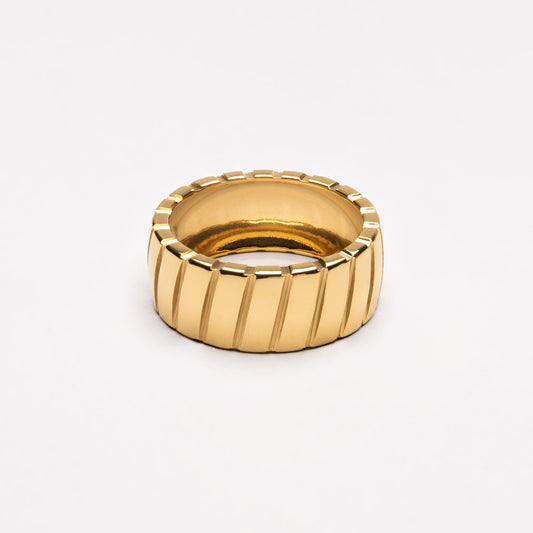 Anillo llamativo